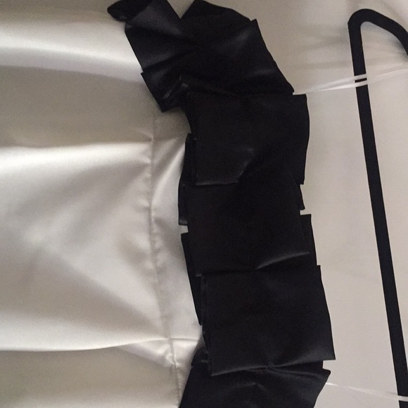 Dress - Picture 2 of 8